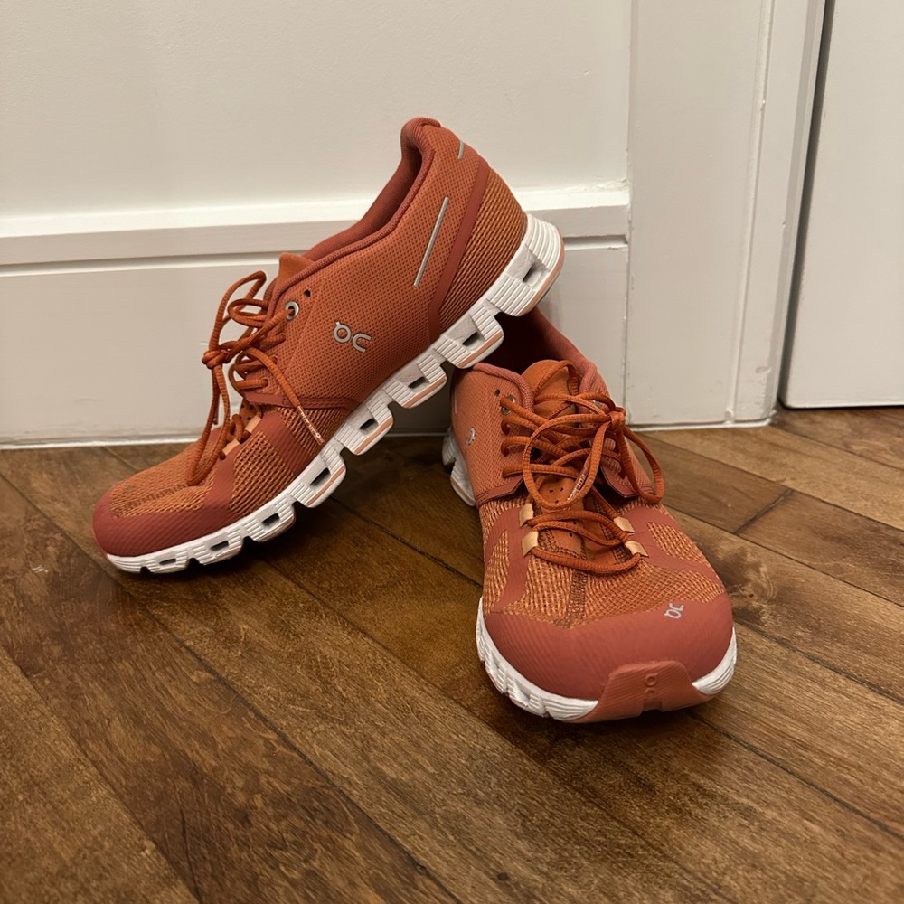 On sneakers - women’s 9.5. In a pink salmon/clay color.